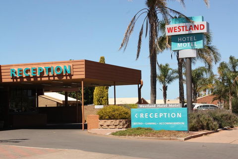 Westland Hotel Motel - Holiday Byron Bay 0