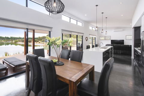 Wharfedale - Holiday Byron Bay 1