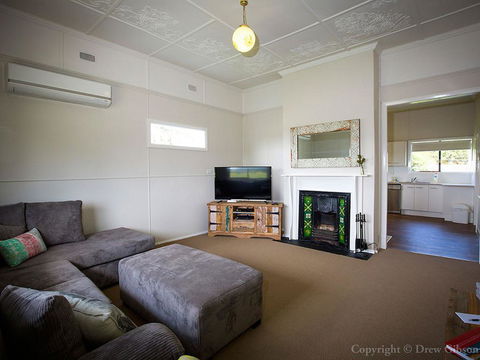 Wine Country Cottage Located Right At The Hunter Valley Gateway, Close To Everything - Holiday Byron Bay 1