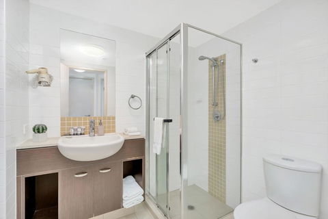 Wings Luxury Apartment Pink Poodle - Holiday Byron Bay 3