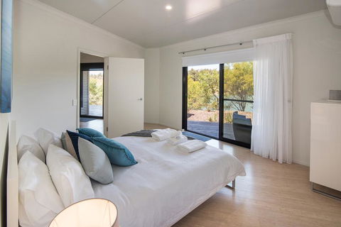 Wirraway Luxury Chalet - Holiday Byron Bay 2