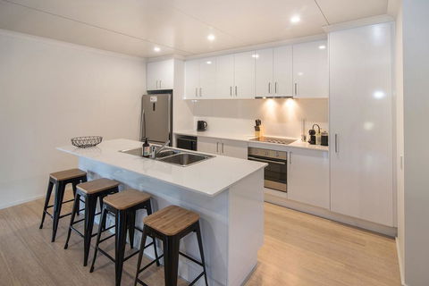 Wirraway Luxury Chalet - Holiday Byron Bay 1