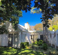 Wisteria Cottage on the Lagoon/Beach - Holiday Byron Bay