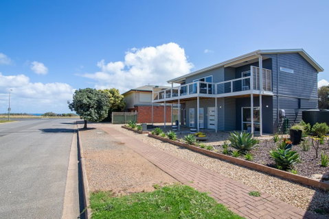 Xanadu - Aldinga Beach - Holiday Byron Bay 1