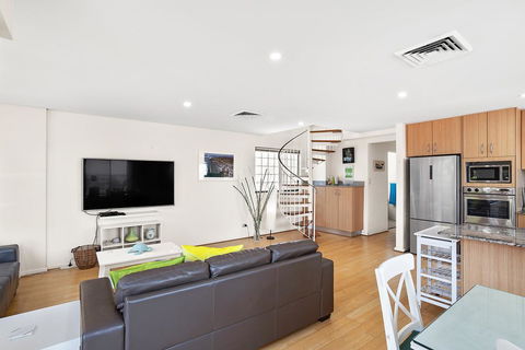 Yacaaba Terrace, Unit 9, 3 Yacaaba Street - Holiday Byron Bay 3