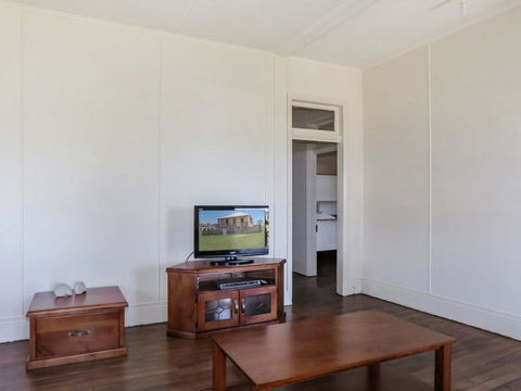 Yamba Pilot Cottage 1 - Pets Welcome - Close To Beach - Holiday Byron Bay 1