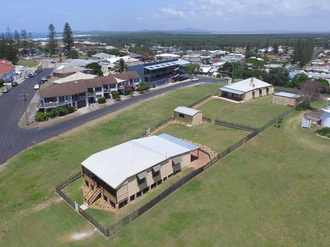 Yamba Pilot Cottage 1 - Pets Welcome - Close To Beach - Holiday Byron Bay 2