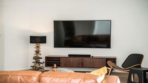 Your Luxury Escape - Byron Sunset Breeze - Holiday Byron Bay 1