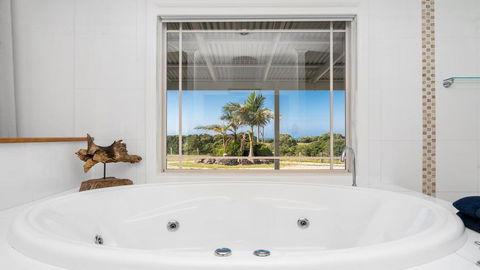 Your Luxury Escape - Byron Sunset Breeze - Holiday Byron Bay 0