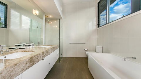 Your Luxury Escape - Kiah 11 Beach House Ocean Views - Holiday Byron Bay 2