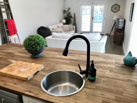 YSG The Edward Townhouse 153 - Walk To Town - Holiday Byron Bay 1