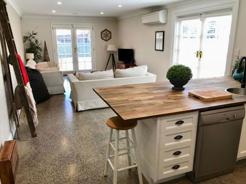 YSG The Edward Townhouse 153 - Walk To Town - Holiday Byron Bay 0