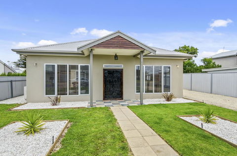 Zaahira House - Holiday Byron Bay 0