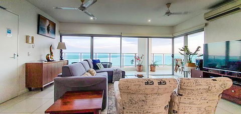 ZEN BY THE WATER - Darwin Premier Retreat - Holiday Byron Bay 3