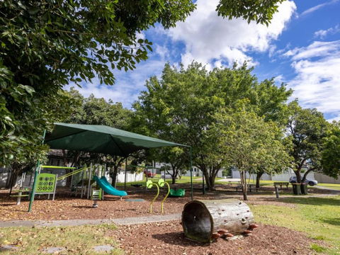 6KM To CBD Convenient 5BR Queenslander Coorparoo - Holiday Byron Bay 3