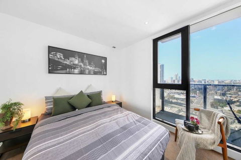 A Stylish 2BR Apt With City Views In Southbank - Holiday Byron Bay 2