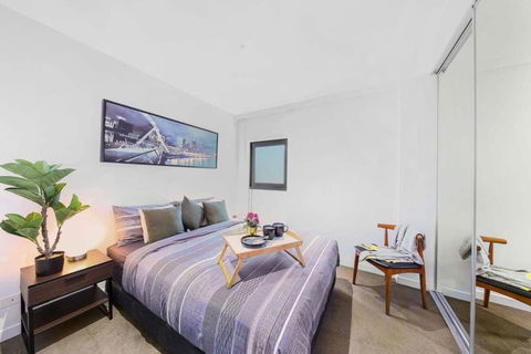 A Stylish 2BR Apt With City Views In Southbank - Holiday Byron Bay 4