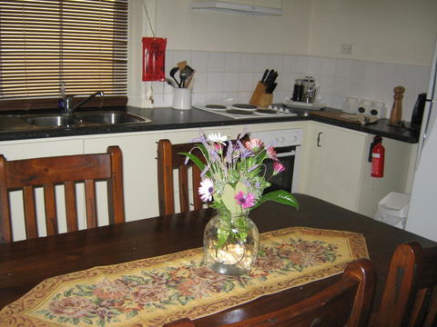 Amalie Cottage Waikerie Unit 1 - Holiday Byron Bay 4