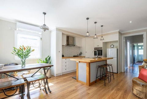 Antique Retreat - Holiday Byron Bay 1