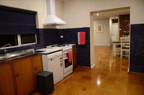 Ratcliff Cottage - Holiday Byron Bay 18