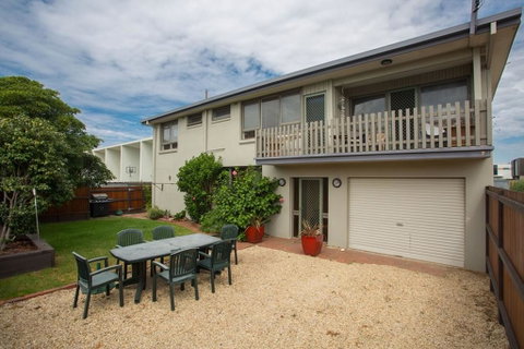 'Banksia 7' Marine Parade - Holiday Byron Bay 0