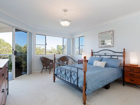 'GrandView', 10 Grandview Close - Huge House With Water Views, Aircon, WIFI, Netflix, Foxtel & Billiard Table - Holiday Byron Bay 1