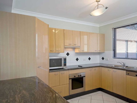 1 'Seaside Splendour' 137 Soldiers Point Road - Beautiful Unit On The Waterfront - Holiday Byron Bay 2