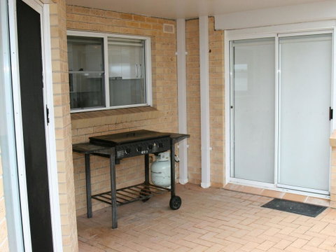 1 'The Clippers' 131 Soldiers Point Road - Fabulous Waterfront Unit - Holiday Byron Bay 2