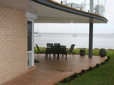 1 'The Clippers' 131 Soldiers Point Road - Fabulous Waterfront Unit - Holiday Byron Bay 0
