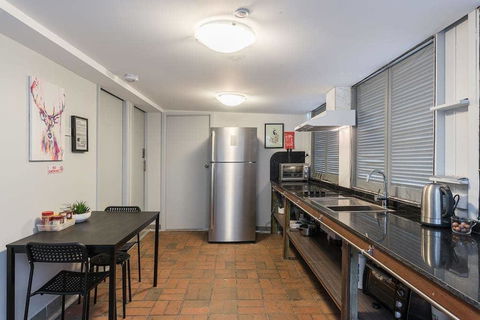 1 Double Quaint Grannyflat Private Room Near Public Transport - SHAREHOUSE - Holiday Byron Bay 2