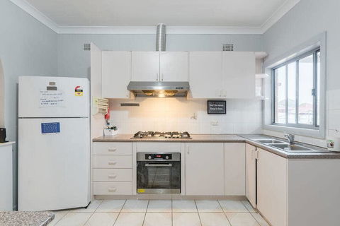 1 Double Quaint Private Room Near Public Bus Transport - SHAREHOUSE - Holiday Byron Bay 2