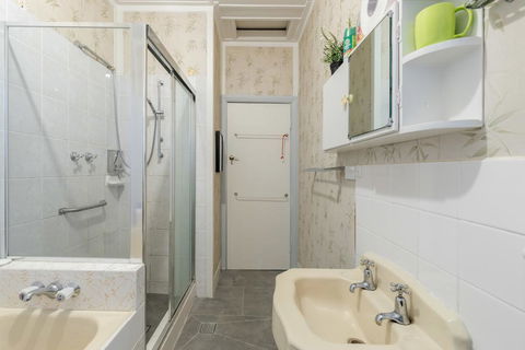 1 Private Double Room In Carramar 1 Minute Walk To Station - SHAREHOUSE - Holiday Byron Bay 2