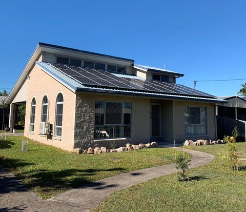 11 Anchovy Street - Tin Can Bay Summer Haven Coastal Retreat - Holiday Byron Bay 2