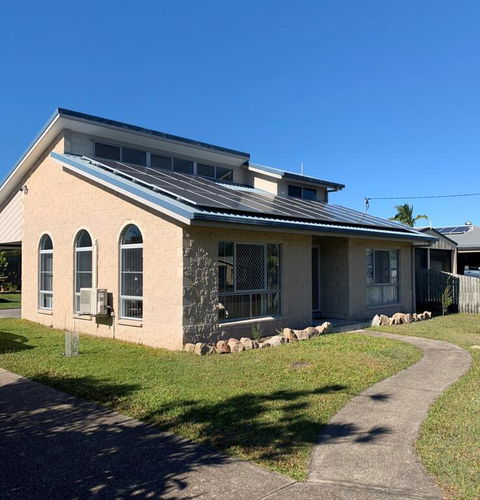 11 Anchovy Street - Tin Can Bay Summer Haven Coastal Retreat - Holiday Byron Bay 3