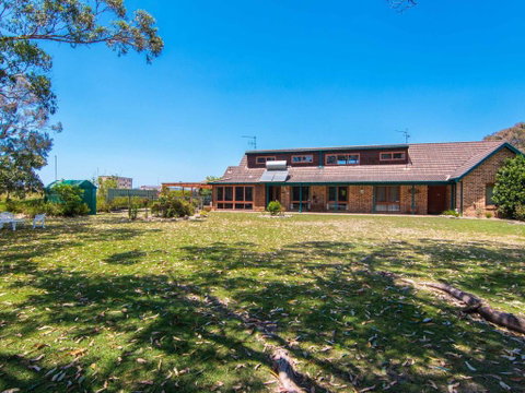 11 Bay Street - Waterfront Holiday - Holiday Byron Bay 1