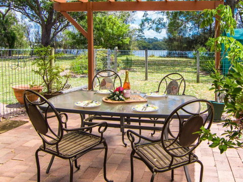 11 Bay Street - Waterfront Holiday - Holiday Byron Bay 0