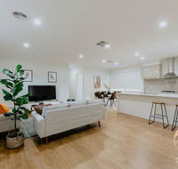 118 Refreshing 3BR Werribee Family House - Holiday Byron Bay