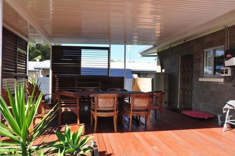 12 Zircon Street - Renovated Beach Shack With The Perfect Blend Of Comfort And Coastal Cool - Holiday Byron Bay 1