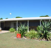12 Zircon Street - Renovated beach shack with the perfect blend of comfort and coastal cool - Holiday Byron Bay