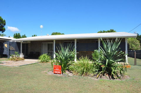 12 Zircon Street - Renovated Beach Shack With The Perfect Blend Of Comfort And Coastal Cool - Holiday Byron Bay 0