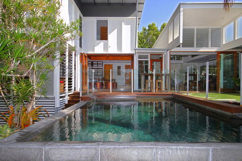13 Ann Street, Coolum Beach, Pet Friendly, Linen Included - Holiday Byron Bay 0