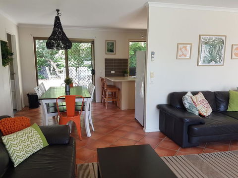 13 Coora Court - Sleeps 6, Pool, Air Con, Pets - Holiday Byron Bay 1