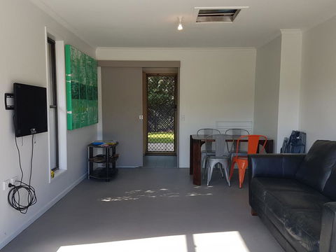 13 Coora Court - Sleeps 6, Pool, Air Con, Pets - Holiday Byron Bay 2