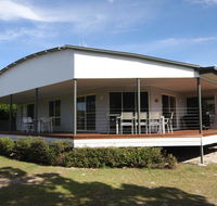 14 Zircon Street - Centrally located family home with covered deck close to patrolled beach  shops - Holiday Byron Bay