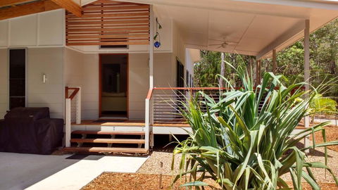 15 Esprit Drive - Rainbow Shores, Gorgeous, Modern Beach House - Holiday Byron Bay 1