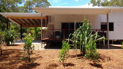 15 Esprit Drive - Rainbow Shores, Gorgeous, Modern Beach House - Holiday Byron Bay 0