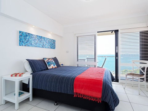 2 'Lanimer' 14 Mitchell Street - Beautiful Waterfront Property With Spectacular Views - Holiday Byron Bay 1