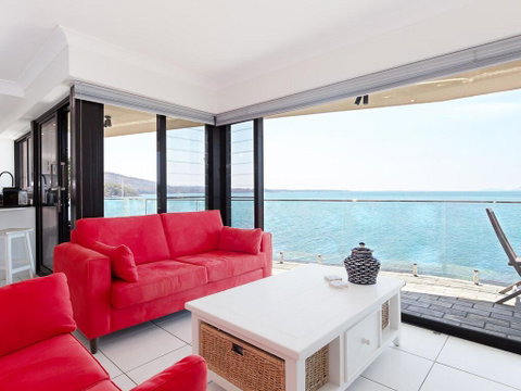 2 'Lanimer' 14 Mitchell Street - Beautiful Waterfront Property With Spectacular Views - Holiday Byron Bay 0