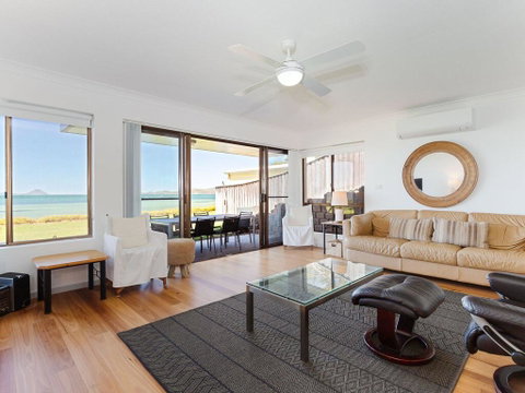 2 'The Pelicans' 53 Soldiers Point Road - Ground Floor Unit On The Waterfront - Holiday Byron Bay 0