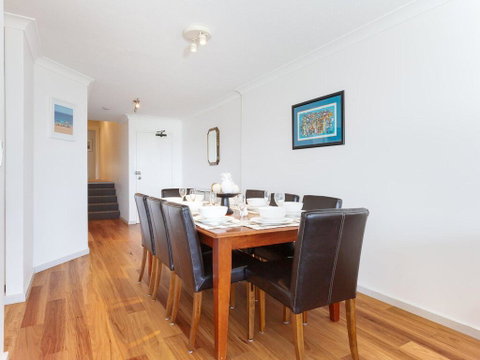 2 'The Pelicans' 53 Soldiers Point Road - Ground Floor Unit On The Waterfront - Holiday Byron Bay 3